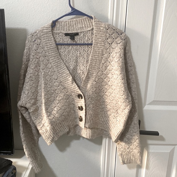 Forever 21 Sweaters - Fancy sweater cardigan with 3 buttons.